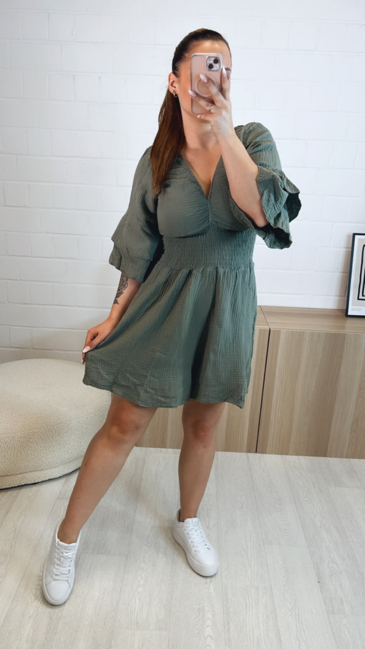 Musselin Jumpsuit mit elastischem Taillenbereich / khaki Art. 9748
