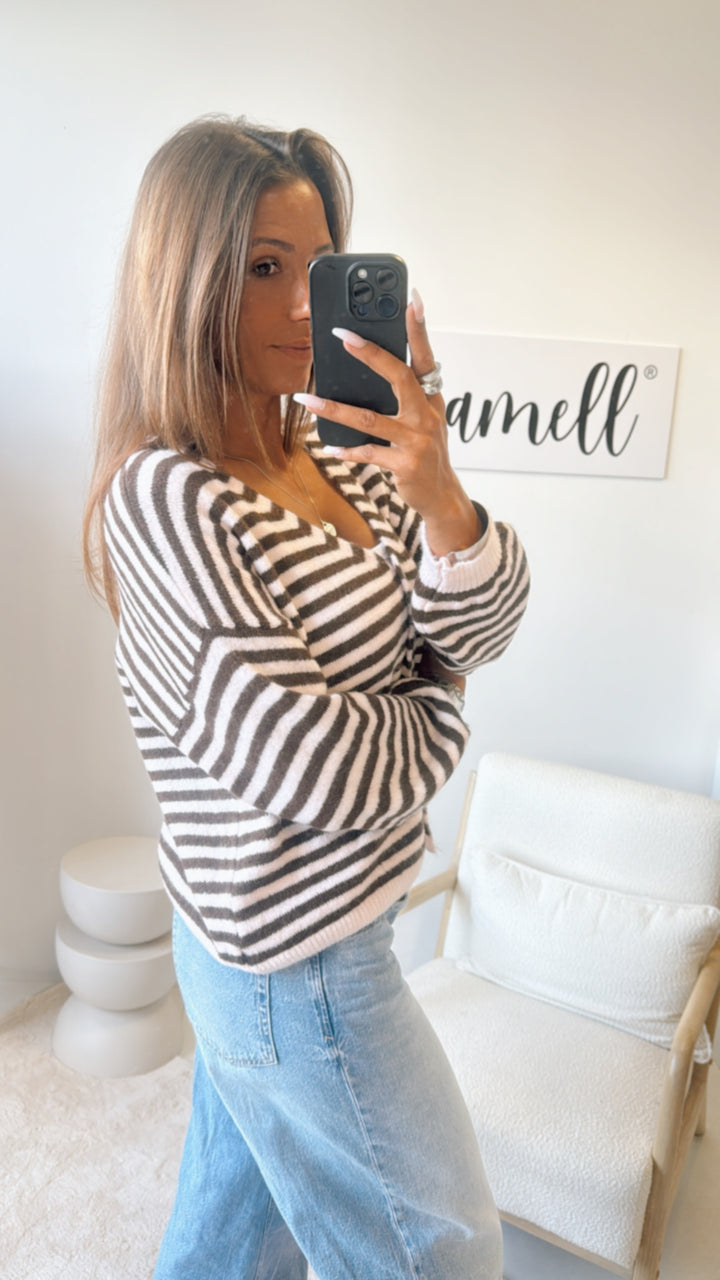 gestreifter Cardigan, Perlmutt Optik Knöpfe / braun-rosa  Art. 11207