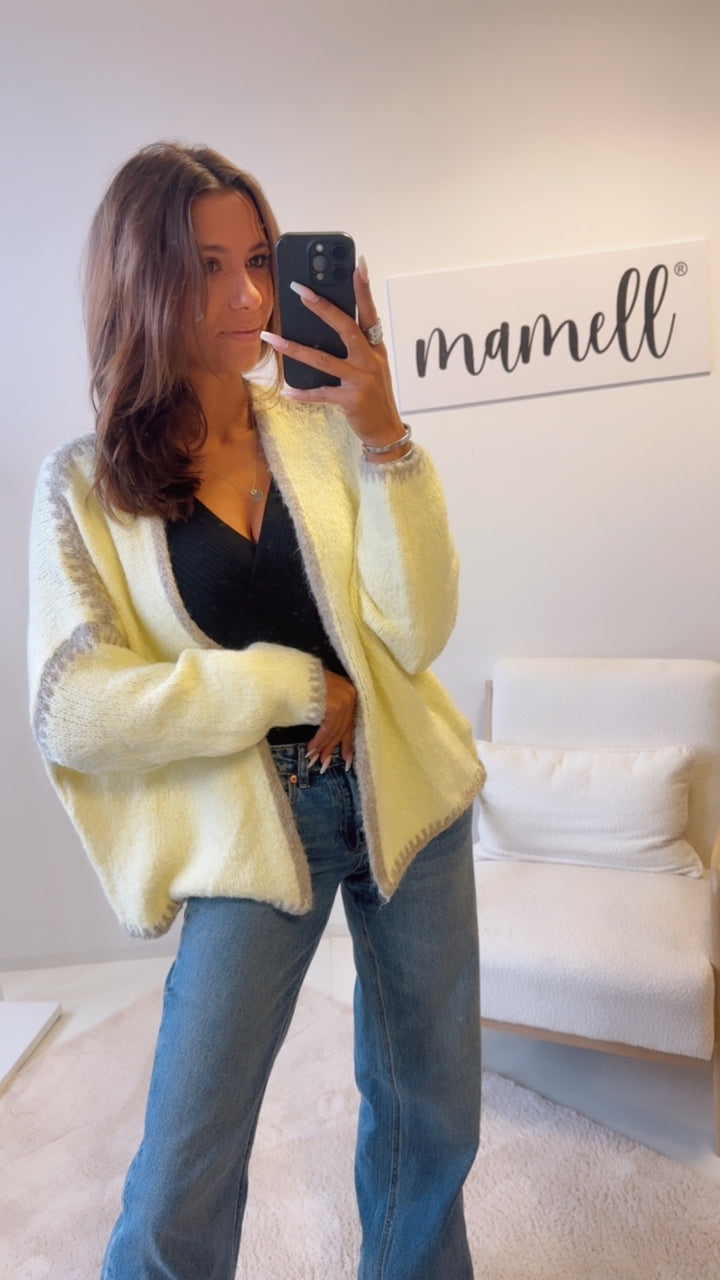 Cardigan mit abgesetzter Naht / soft gelb - beige Art. 12577