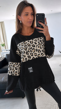 KÄNGURUTASCHE leichter, langer Sweater mit Leo Details / schwarz Art. 16422
