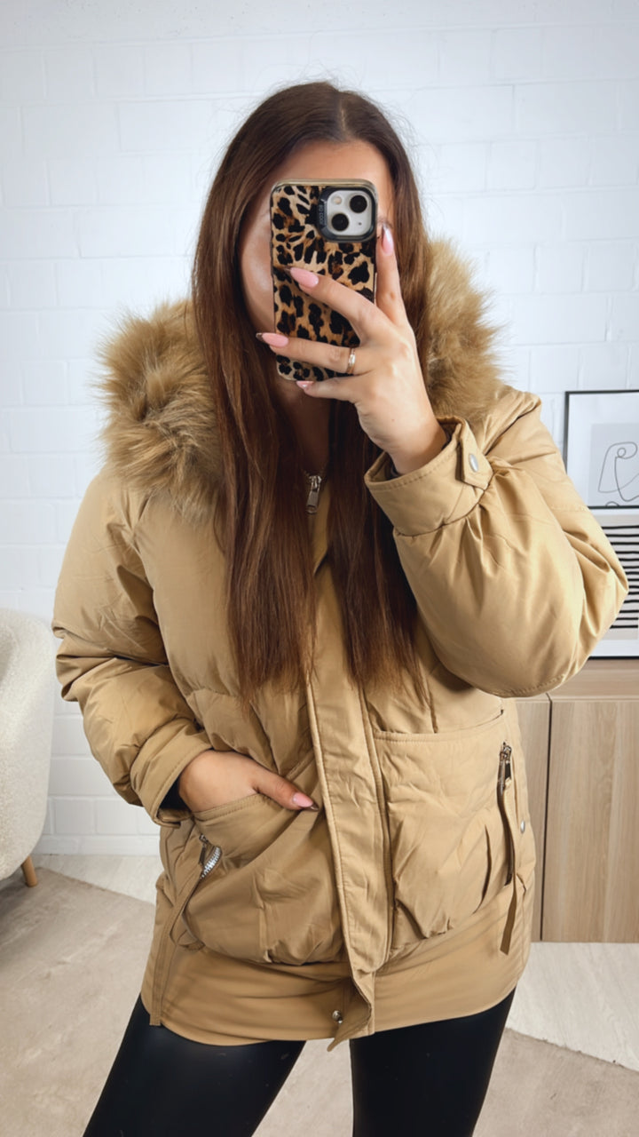 mittellange Stepp Jacke, abnehmbarer Kapuzenkragen / camel - sand Art. 12869