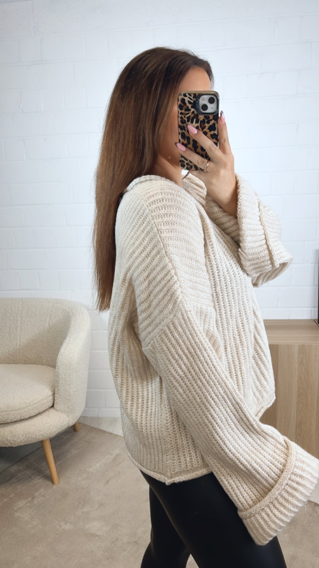 Pullover mit umgeschlagenen Ärmeln / creme Art. 12831