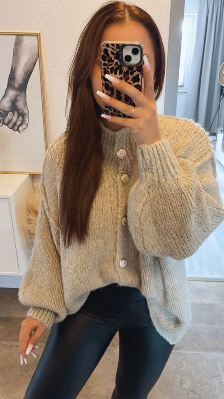 Kuschel Cardigan mit goldenen Knöpfen / beige Art. 5445