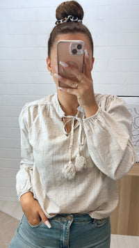 schmale, romantisch verspielte Bluse / beige Art. 10774