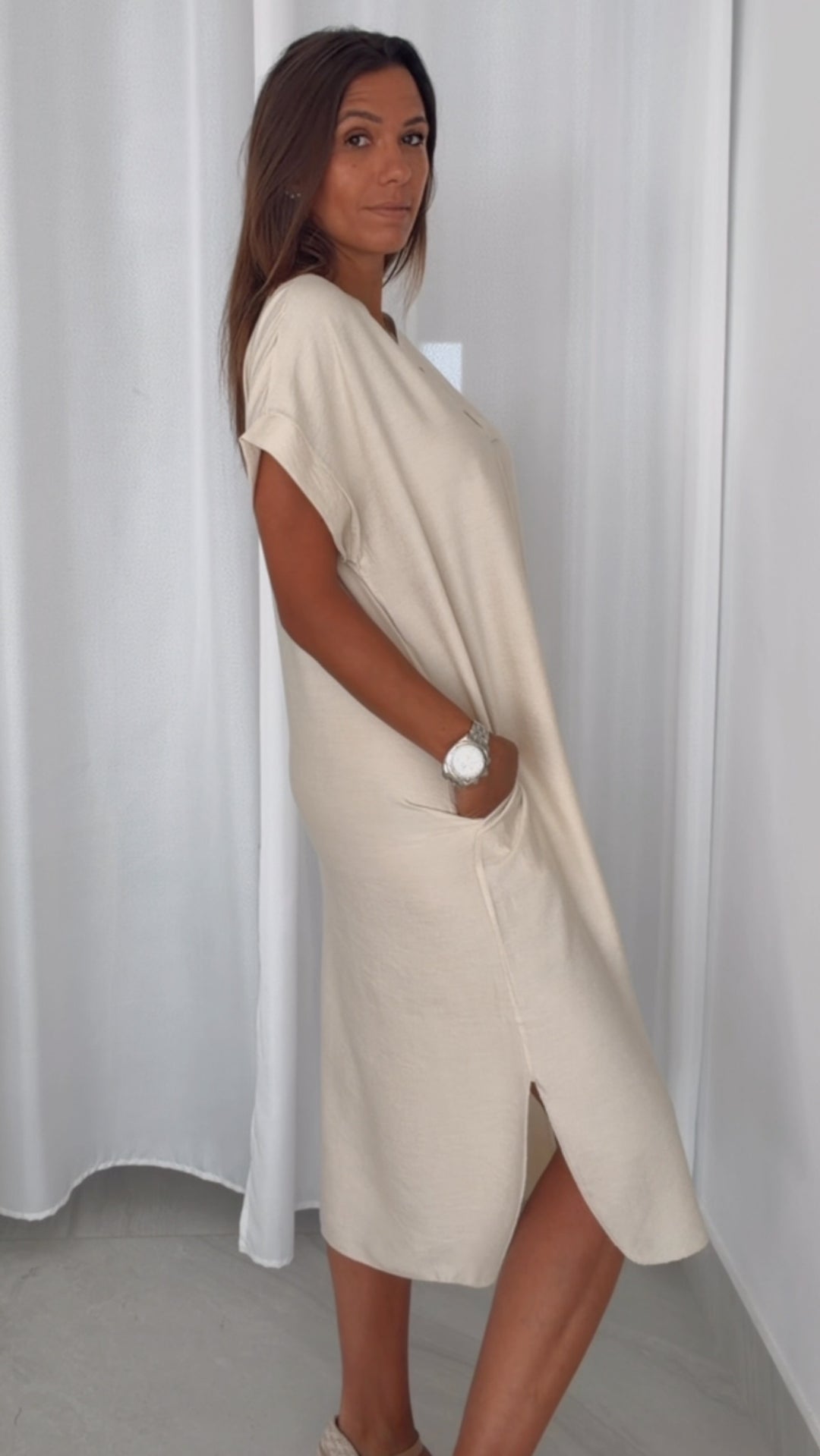 Viskose Maxi Kleid mit Taschen, seitlicher Schlitz / beige Art. 15361