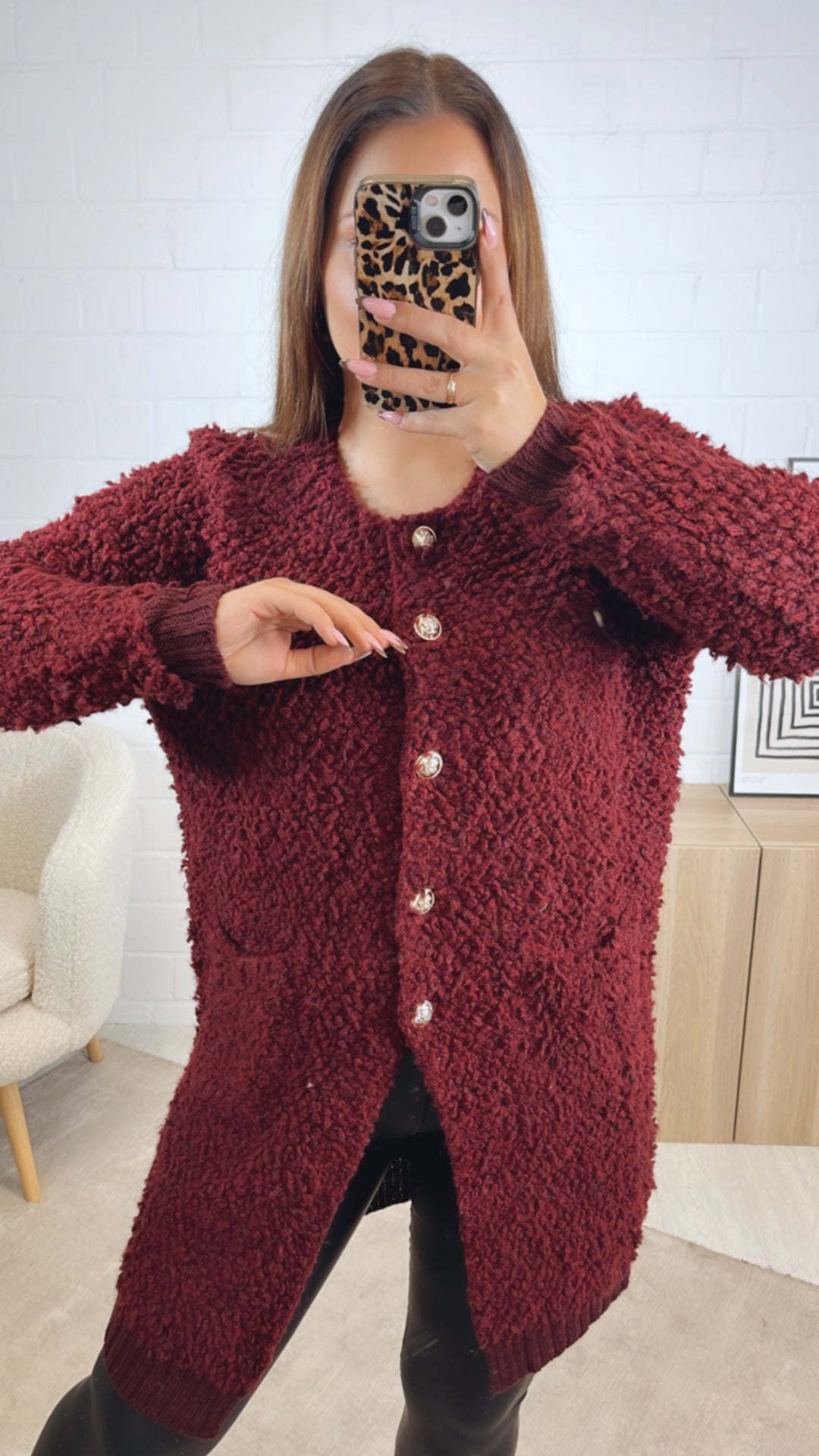 TEDDY langer Cardigan mit gold - silbernen Knöpfen, Taschen / bordeaux rot Art. 12834