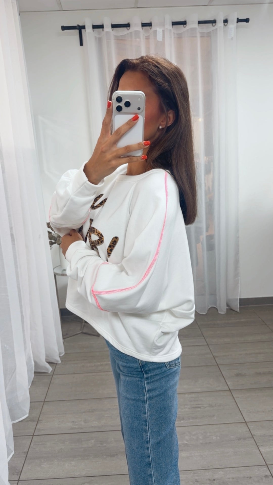 Sweater mit Animal Statement / weiss - neon pink - leo Art. 15542