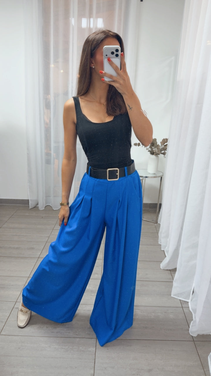 Schicke weite Stoffhose mit Bundfalten und Gürtel / royal blau Art. 15600