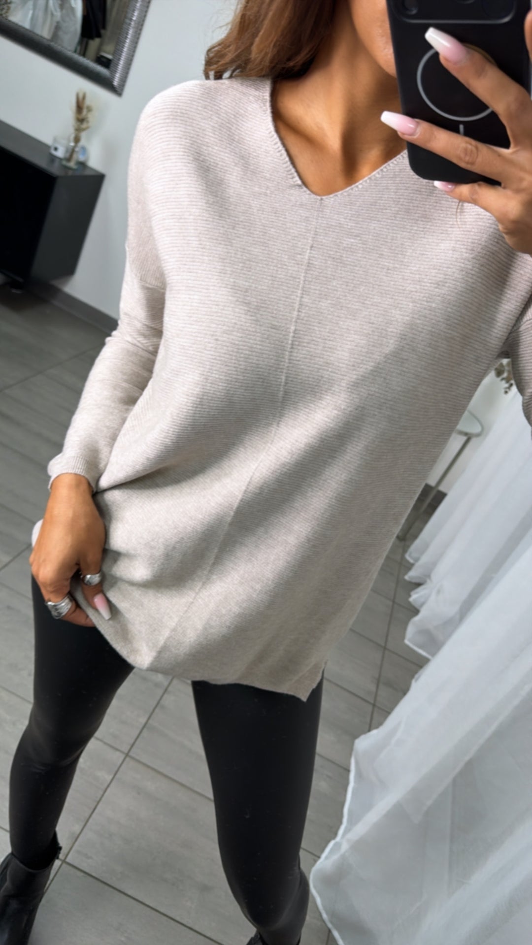 Gerippter Feinstrick Pullover mit V-Ausschnitt / dunkel beige Art.16364
