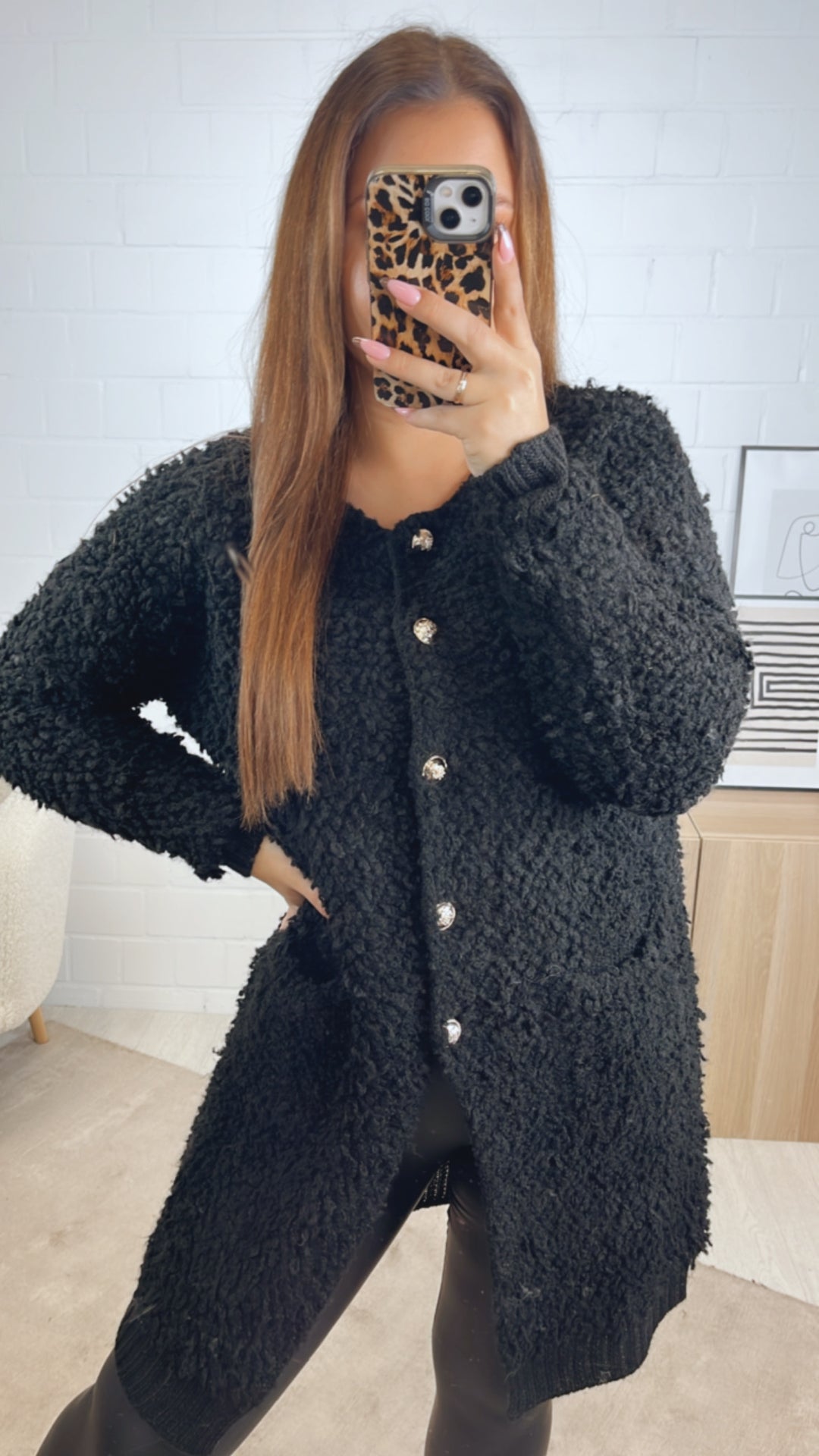 TEDDY langer Cardigan mit gold - silbernen Knöpfen, Taschen / schwarz Art. 12835