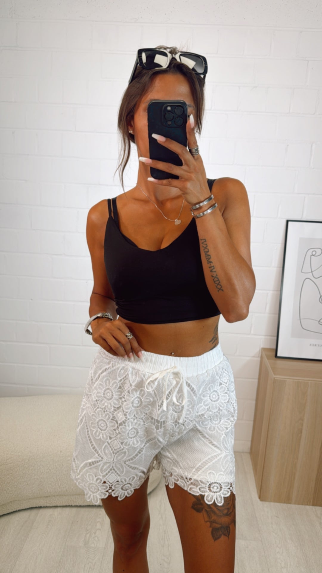 kurze, luftige Hose, Blumen und Rauten / weiss Art. 10133