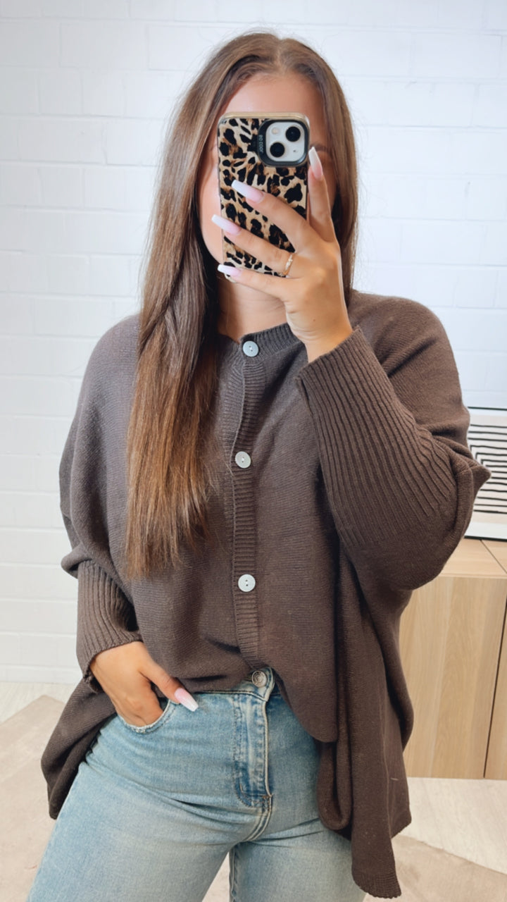 ultra weicher Cardigan / Pullover mit Fledermausärmeln / mokka Art. 11220