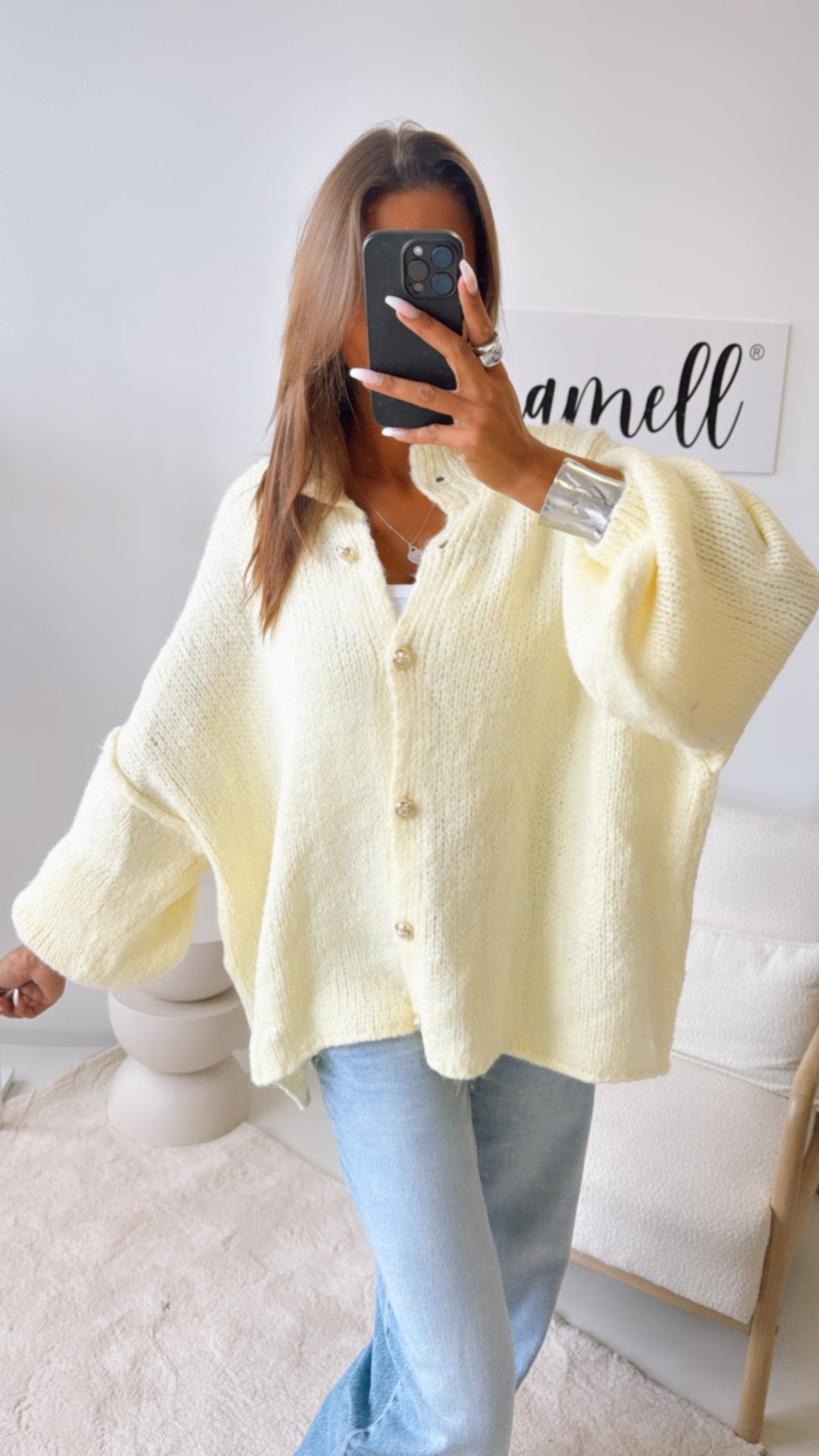 Kuschel Cardigan mit goldenen Knöpfen / soft gelb Art. 11187