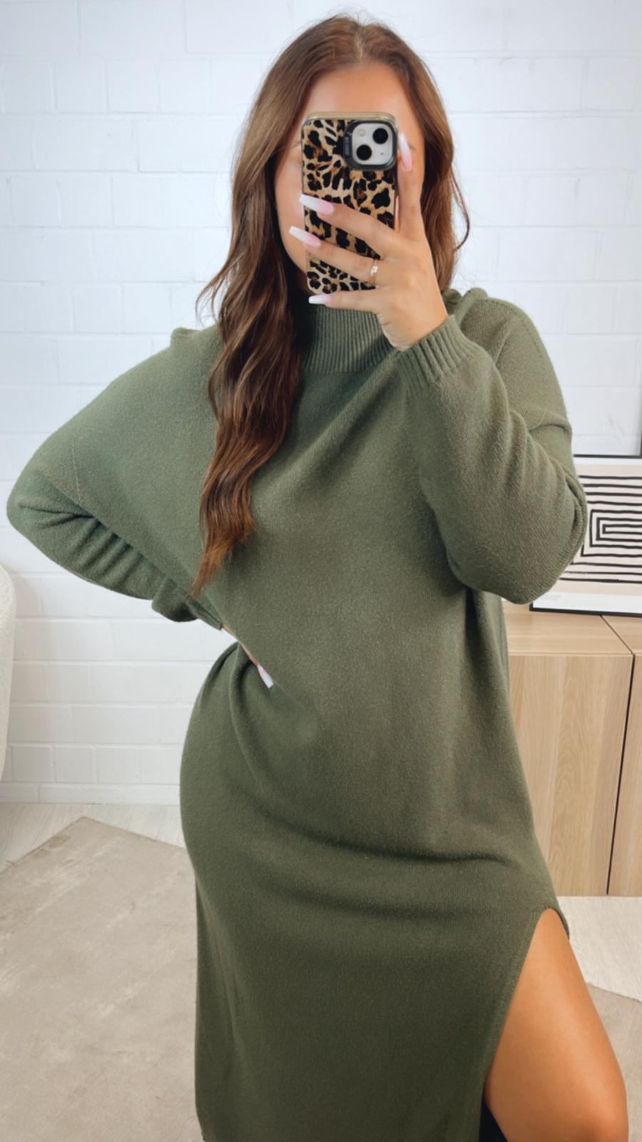 MAXI - feines Strickkleid mit leichtem Stehkragen und Schlitz / khaki Art. 12349