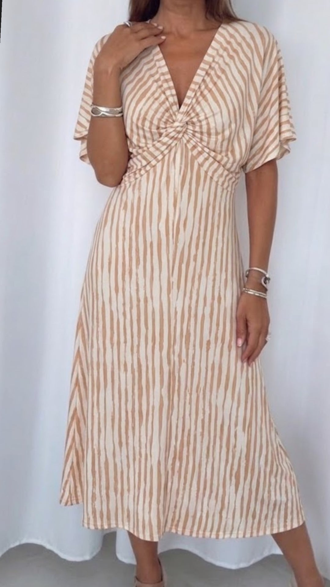 MAXI Kleid mit Knoteldetail / creme - dunkel beige Art.15617