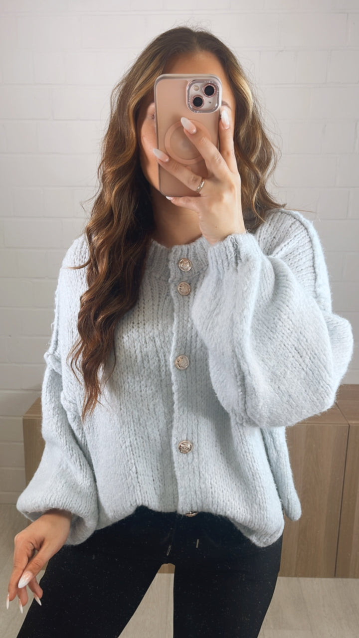 KURZER Strick Cardigan mit goldenen Knöpfen / hell grau Art. 9950
