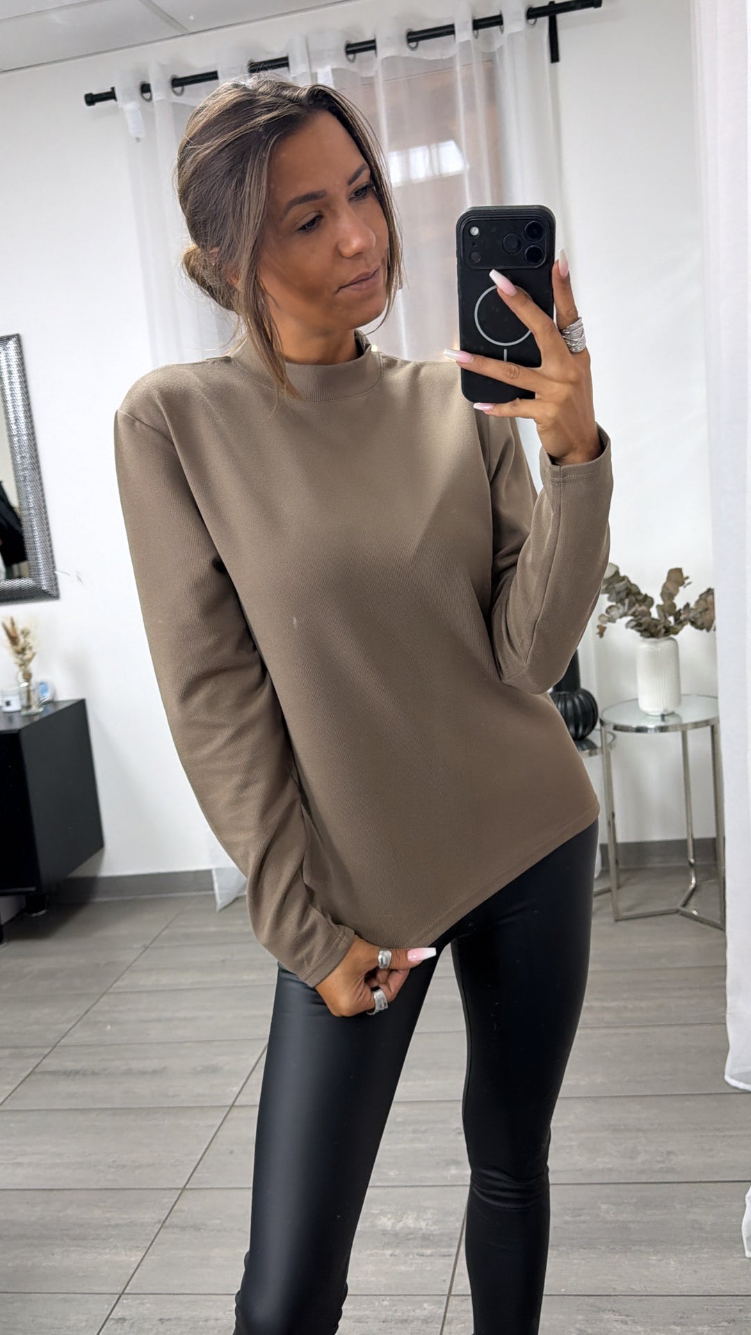 Softer Oversize Long Pullover mit leichtem Stehkragen / taupe Art.16382