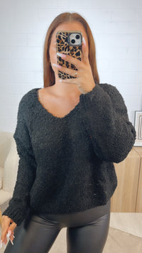 TEDDY kürzerer Pullover mit V-Ausschnitt / schwarz Art. 12443