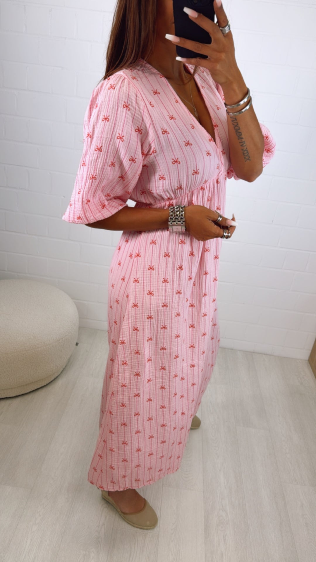 SCHLEIFEN (Midi-) Musselin Kleid, V-Ausschnitt, 3/4 - Ärmel / rosa - pink - rot Art. 10100