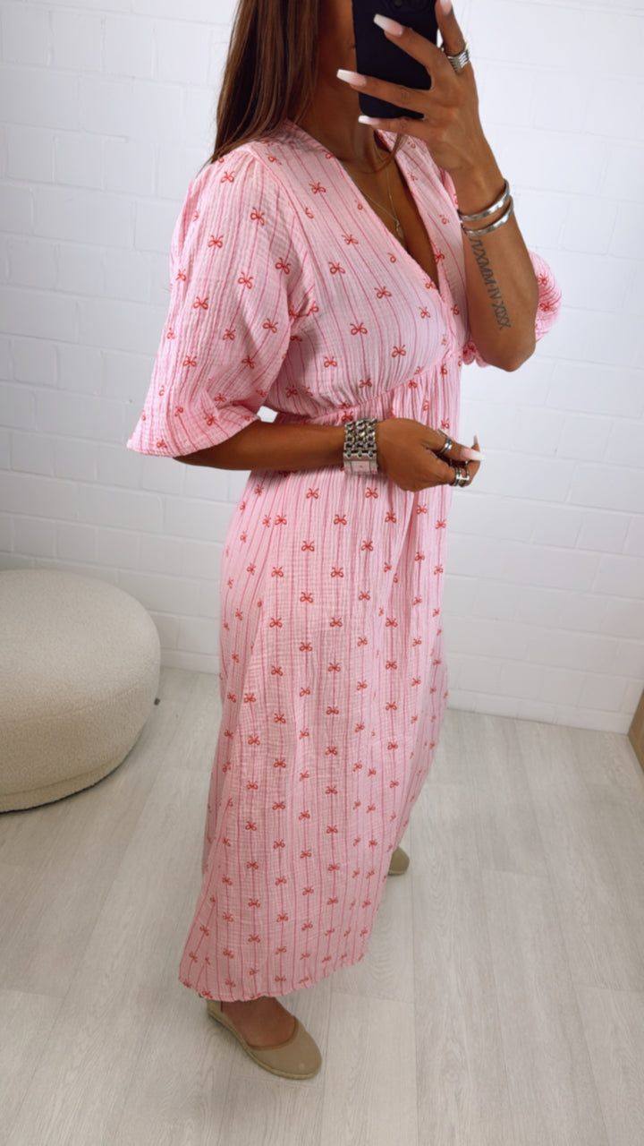 SCHLEIFEN (Midi-) Musselin Kleid, V-Ausschnitt, 3/4 - Ärmel / rosa - pink - rot Art. 10100