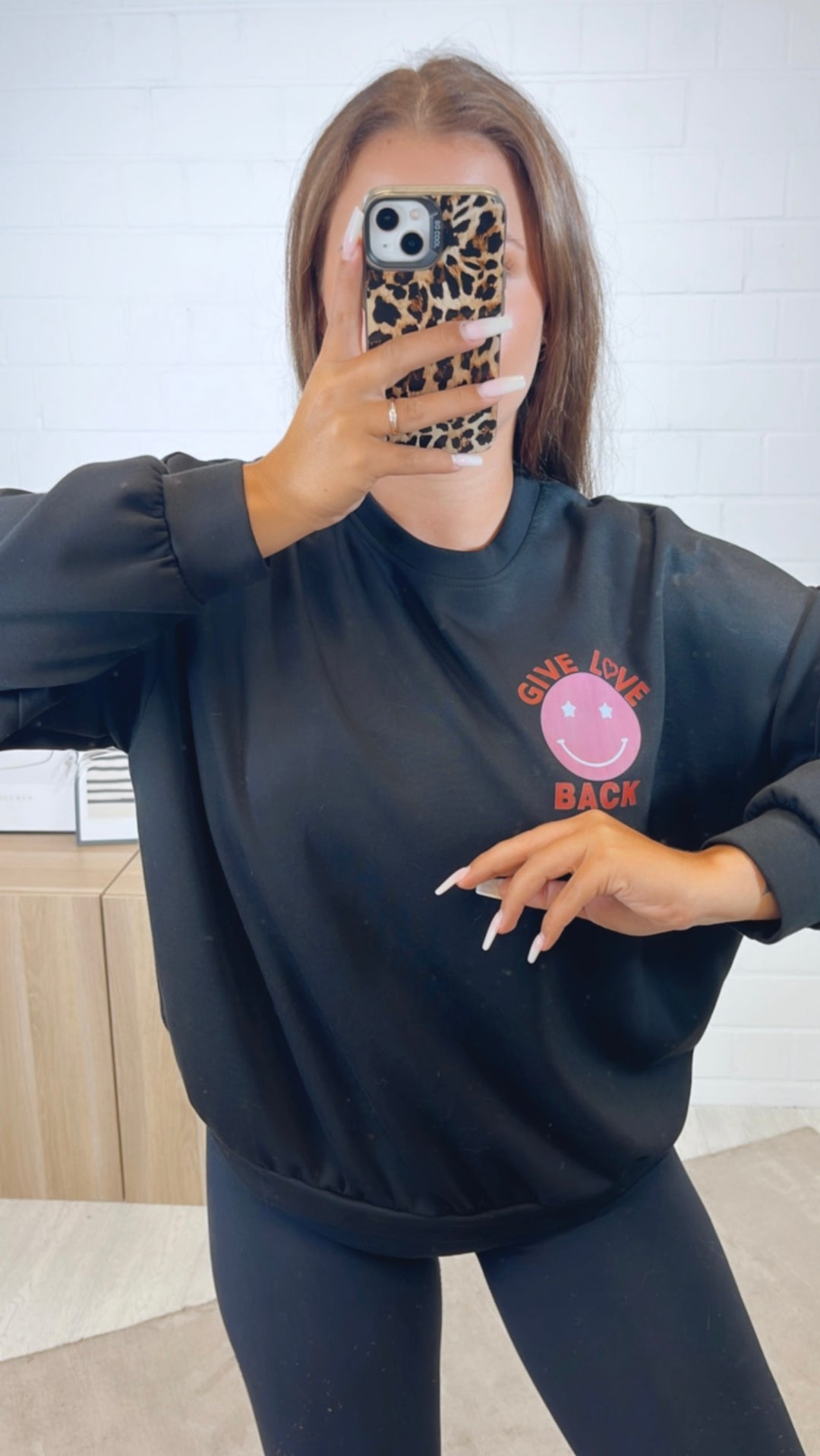 Sweater " GIVE LOVE BACK " / schwarz Art. 10836