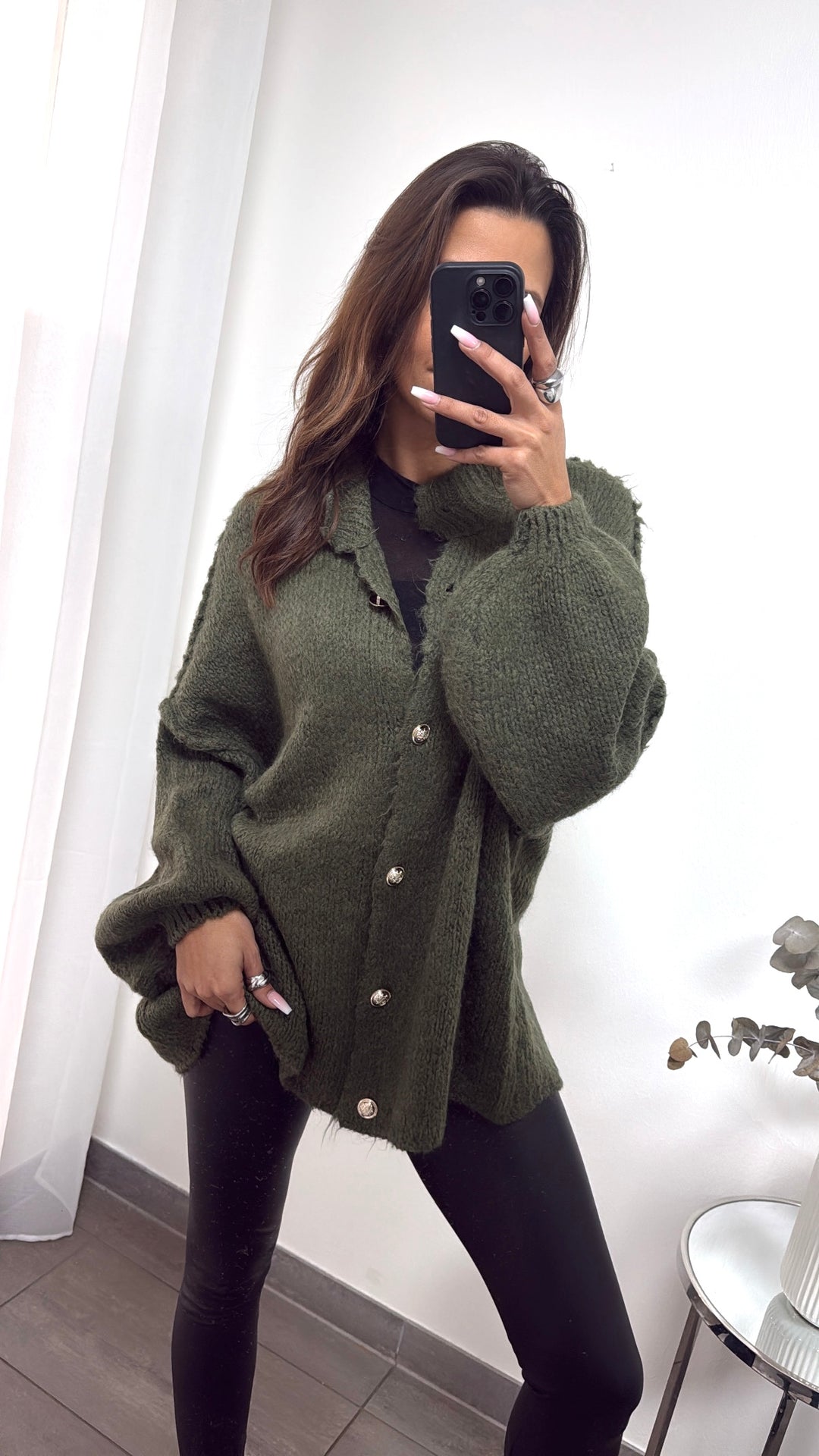 Kuschel Cardigan mit goldenen Knöpfen / dunkel grün Art. 13922