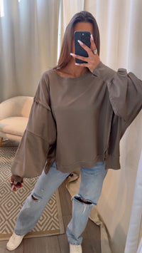 Oversize Sweatshirt mit used-Elementen / taupe Art. 15923