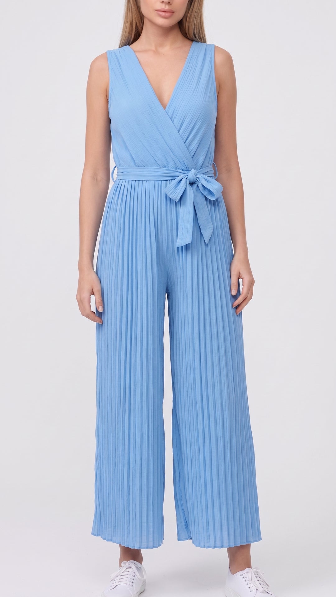 Sommer Plissee Jumpsuit mit Bindegürtel / hell blau Art. 16035