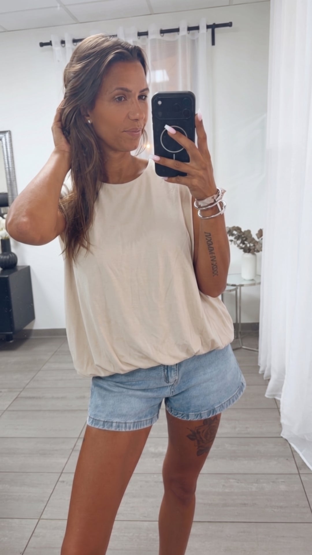 oversize, dünnes Butterstoff Top, Ballonsaum, Cut Out / creme Art. 16073
