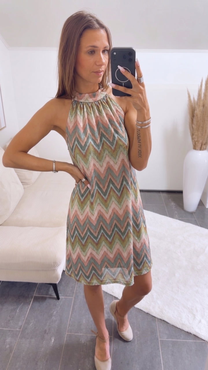 Kurzes, fließendes Kleid ZICKZACK Muster / Salbei - Khaki - rosa - aqua Art. 16027