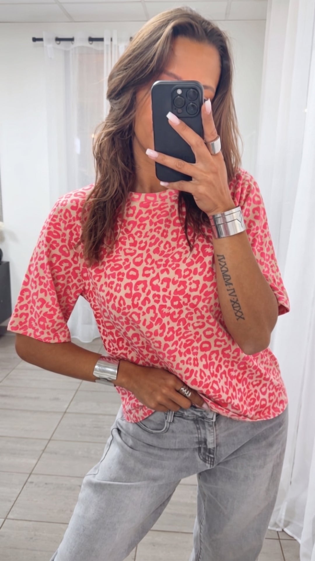 Leo T-Shirt mit lockerem Fit / soft peach - neon pink Art.14843