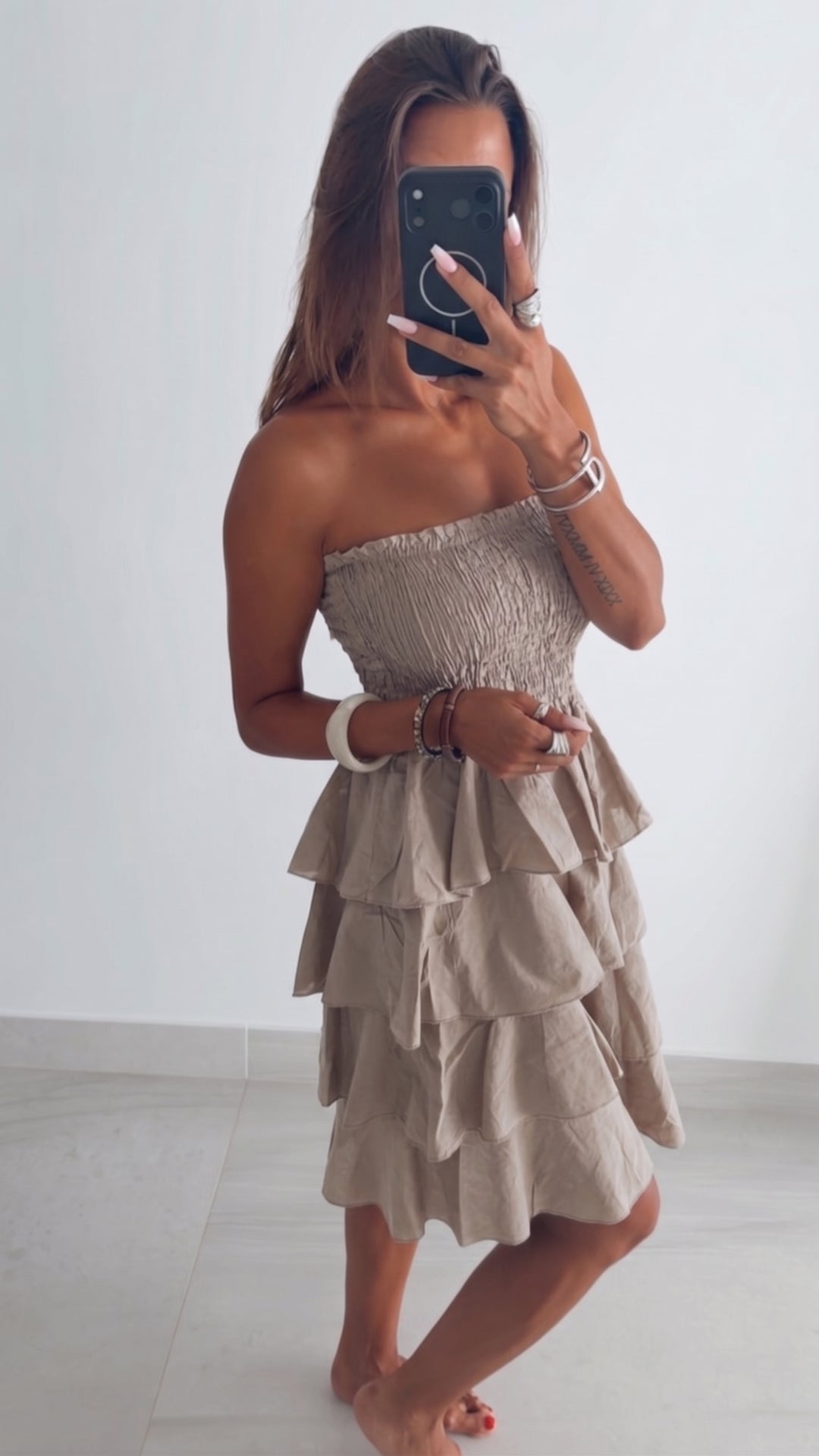 Kurzes Volant Kleid, Smok Bandeau Oberteil / beige light taupe Art. 16068