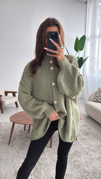 Kuschel Cardigan mit goldenen Knöpfen / khaki Art. 7377