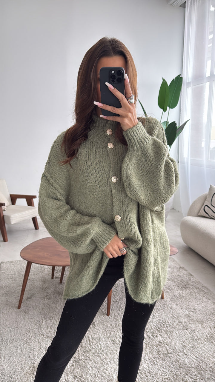 Kuschel Cardigan mit goldenen Knöpfen / khaki Art. 7377