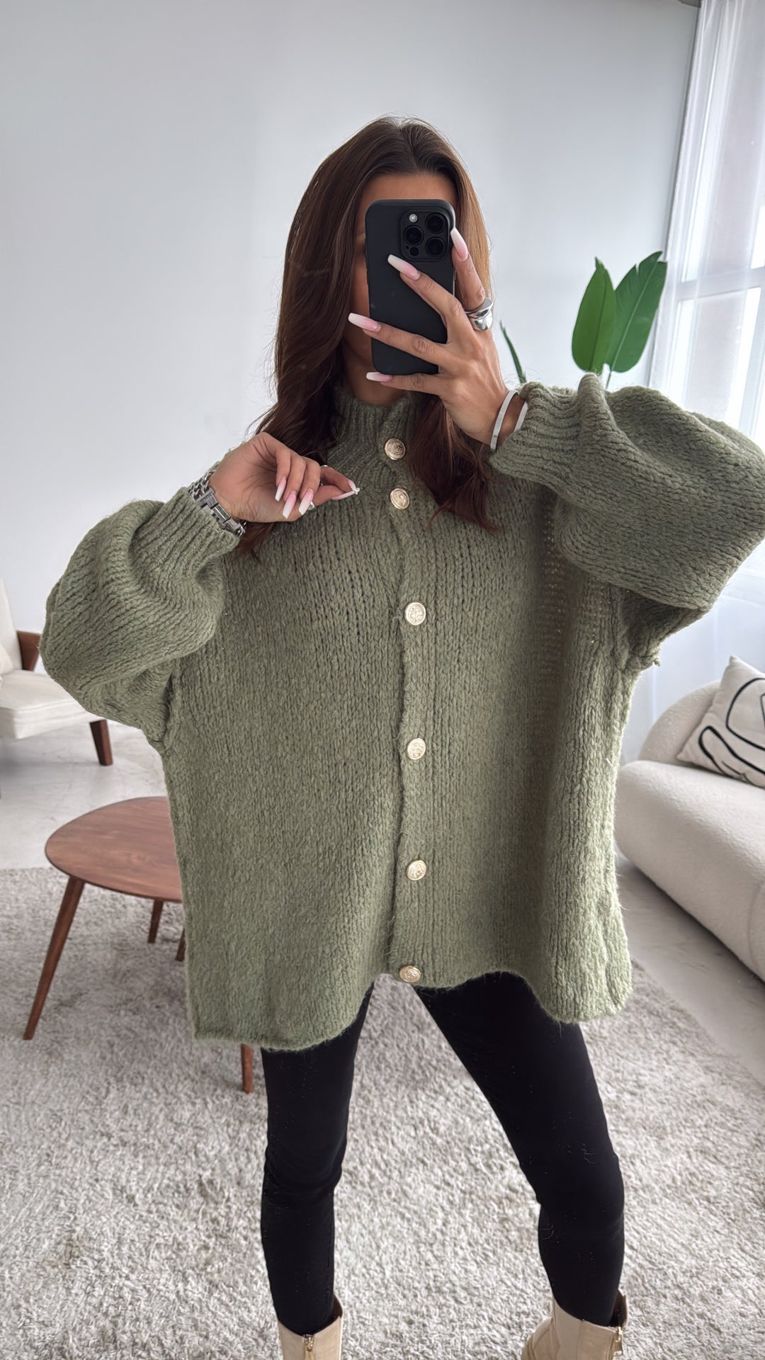 Kuschel Cardigan mit goldenen Knöpfen / khaki Art. 7377