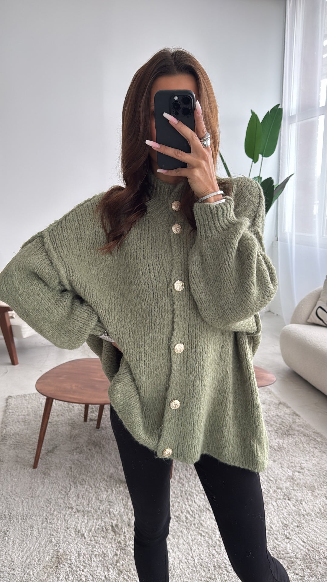 Kuschel Cardigan mit goldenen Knöpfen / khaki Art. 7377
