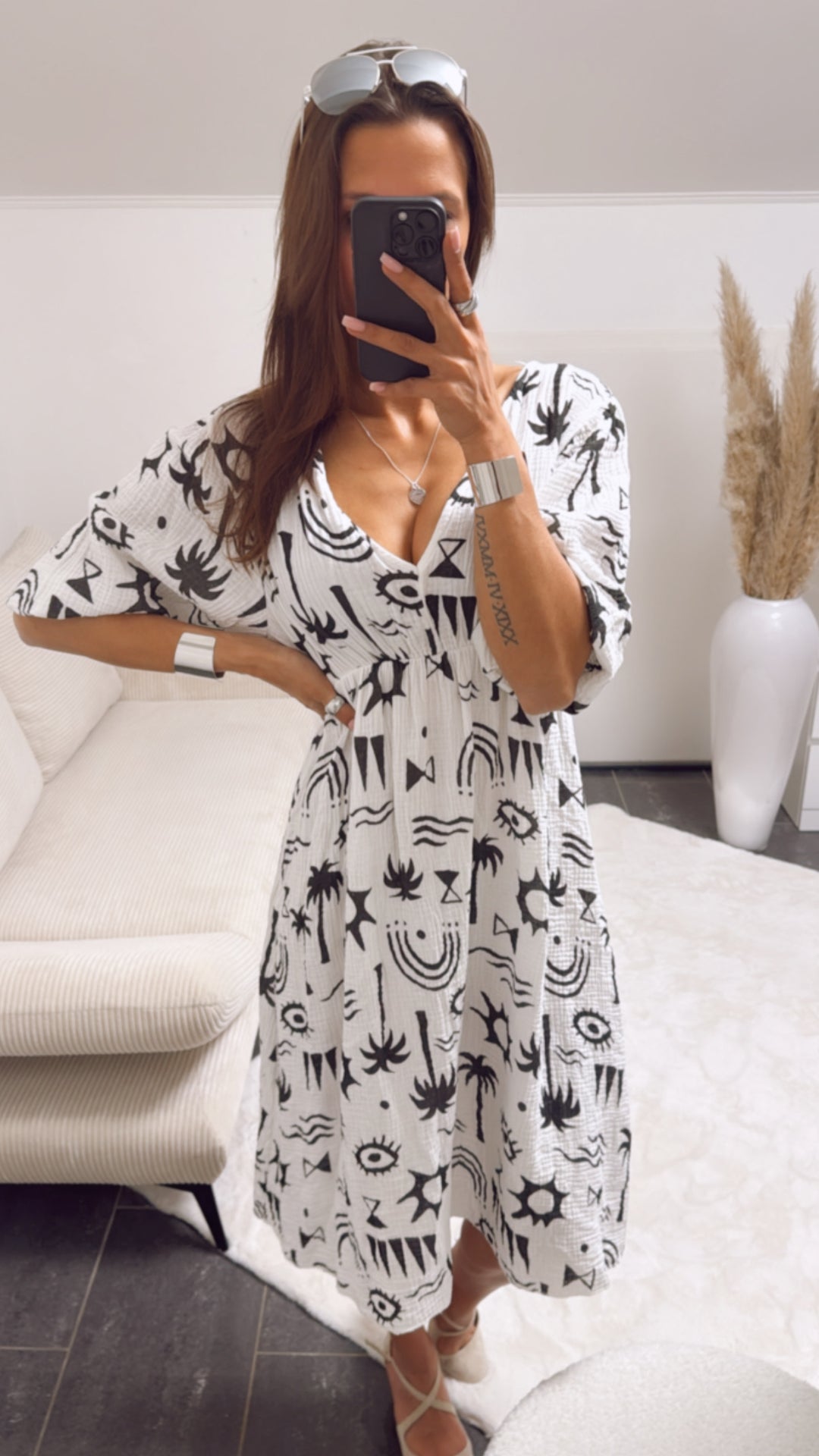 (Midi-) Musselin Kleid mit Palmen / weiss - schwarz Art. 9392
