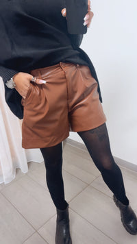 Shorts im Leder Look mit Reißverschluss / braun Art. 14093