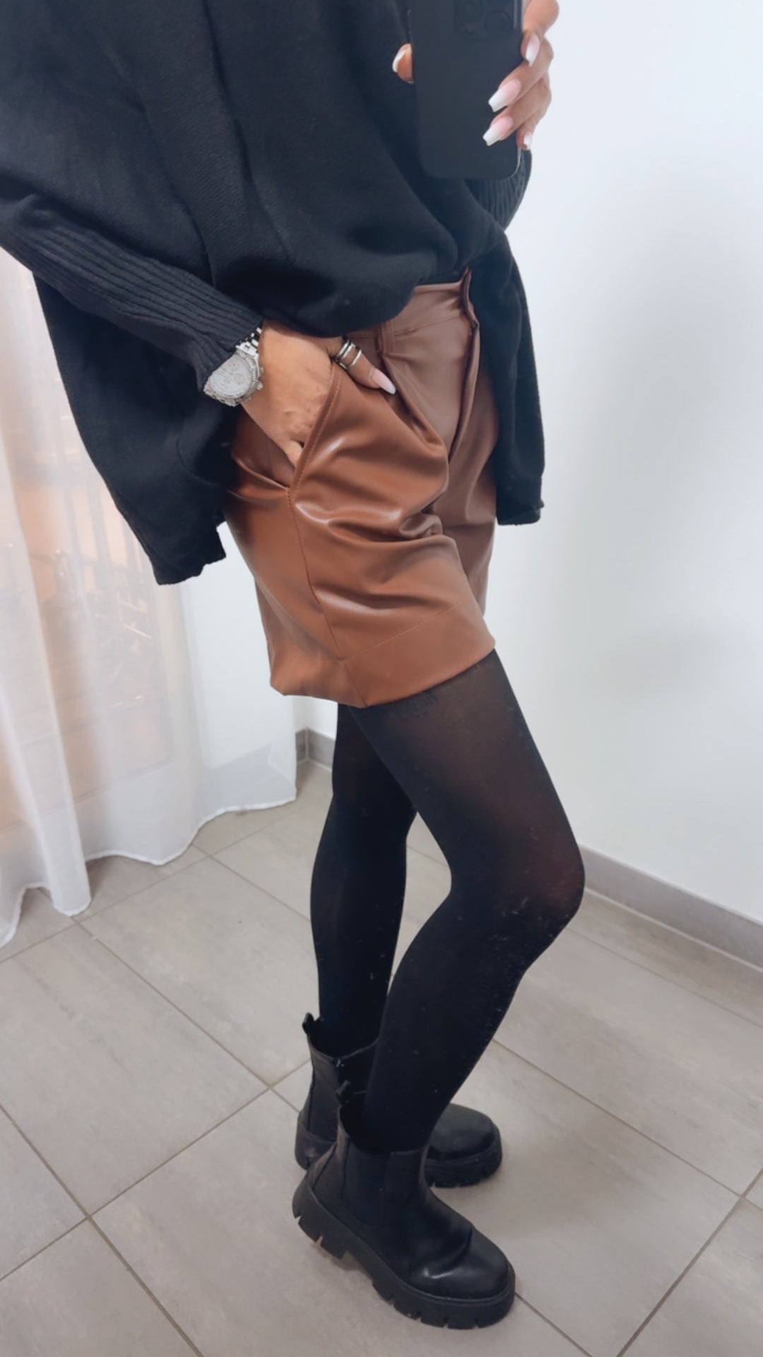 Shorts im Leder Look mit Reißverschluss / braun Art. 14093