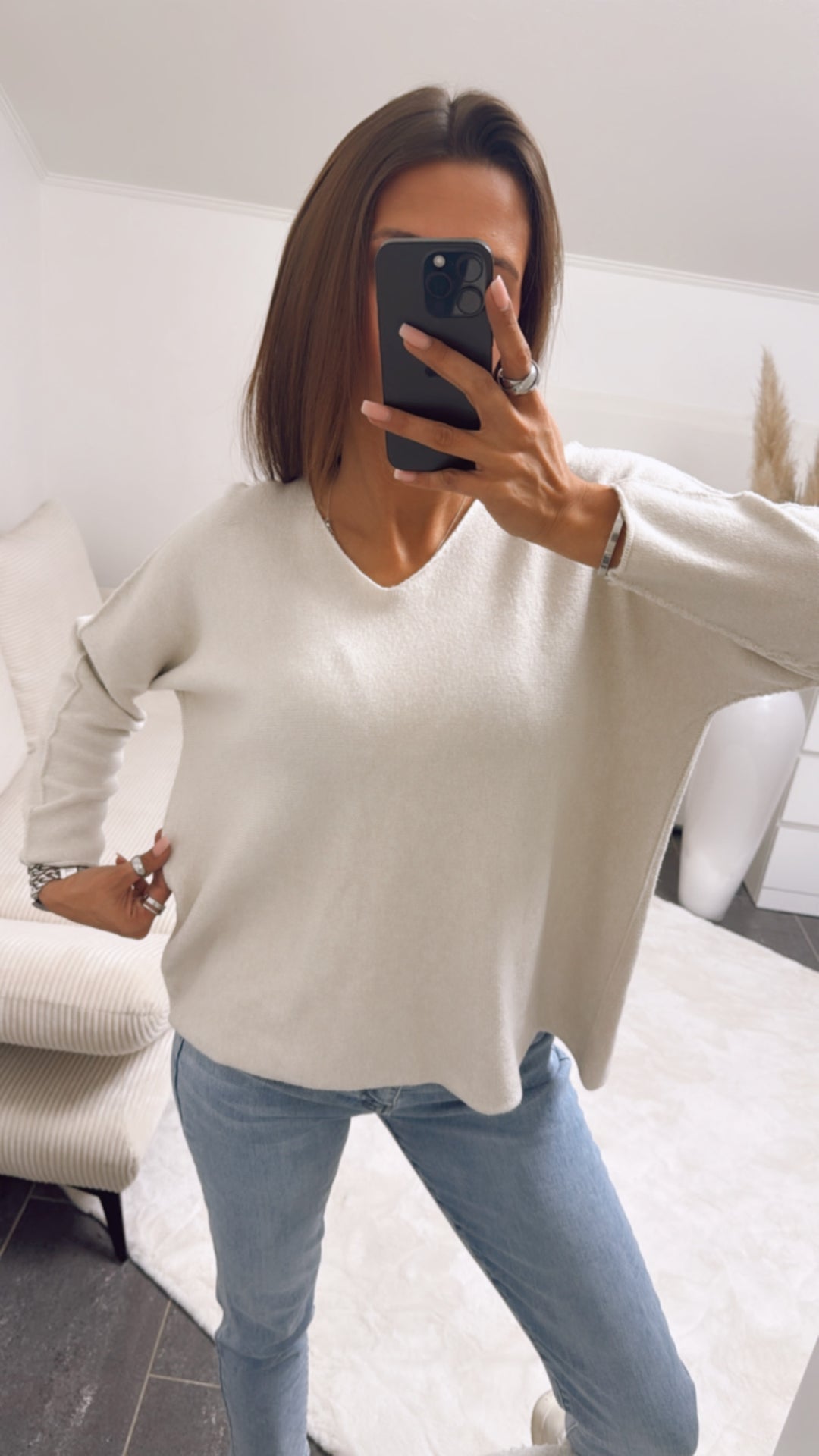 Leichter, super weicher Pullover, V-Ausschnitt / helles beige-creme Art. 6193