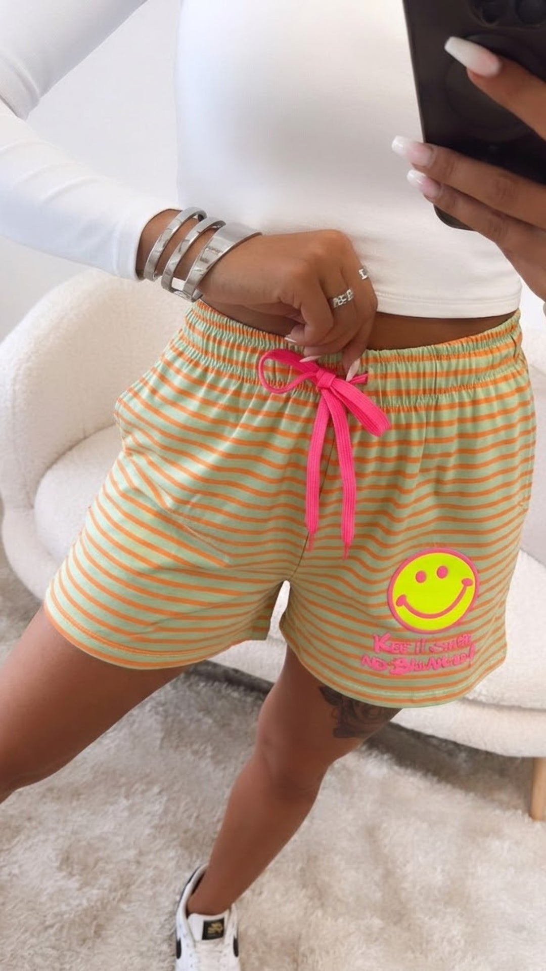 Smiley Streifen Shorts mit neon Akzenten / matcha - orange Art.15616