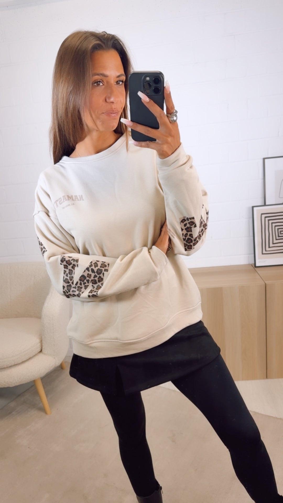 Pullover " Namaste " mit LEO Schriftzug / <b>beige</b> Art. 12497