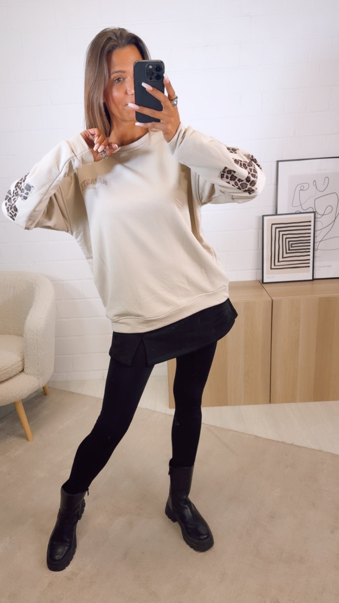 Pullover " Namaste " mit LEO Schriftzug / <b>beige</b> Art. 12497