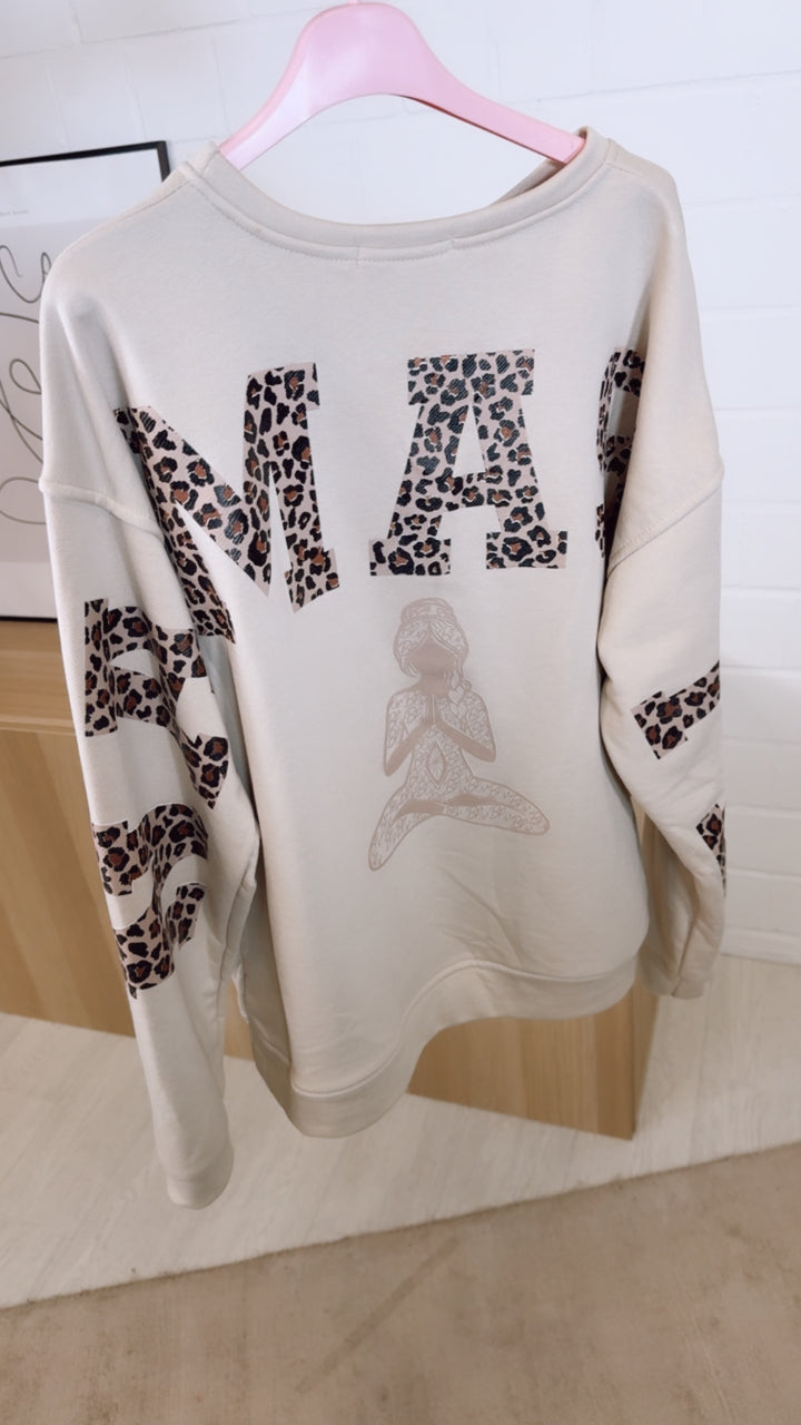 Pullover " Namaste " mit LEO Schriftzug / <b>beige</b> Art. 12497