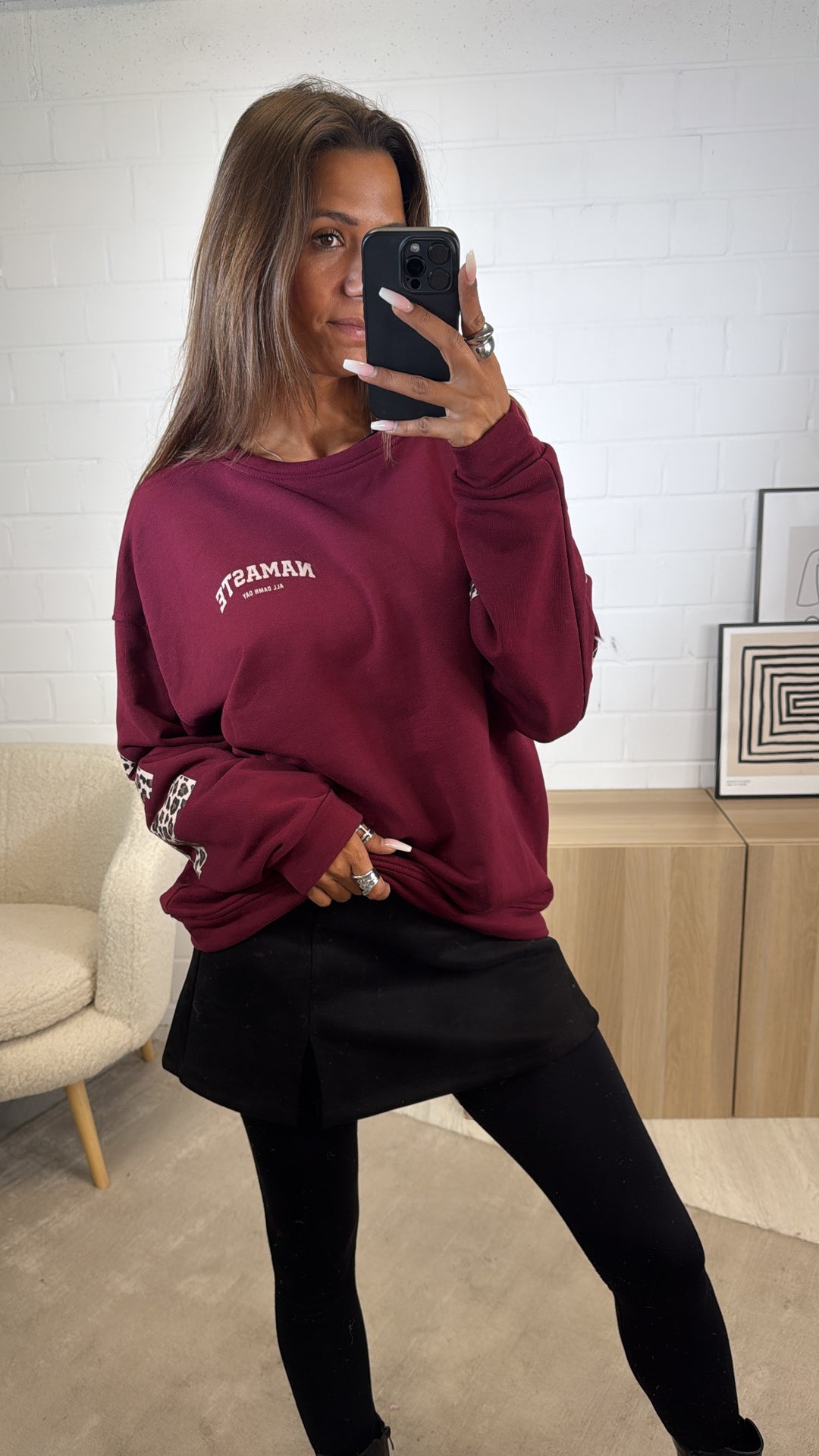 Pullover " Namaste " mit LEO Schriftzug / bordeaux rot Art. 12496