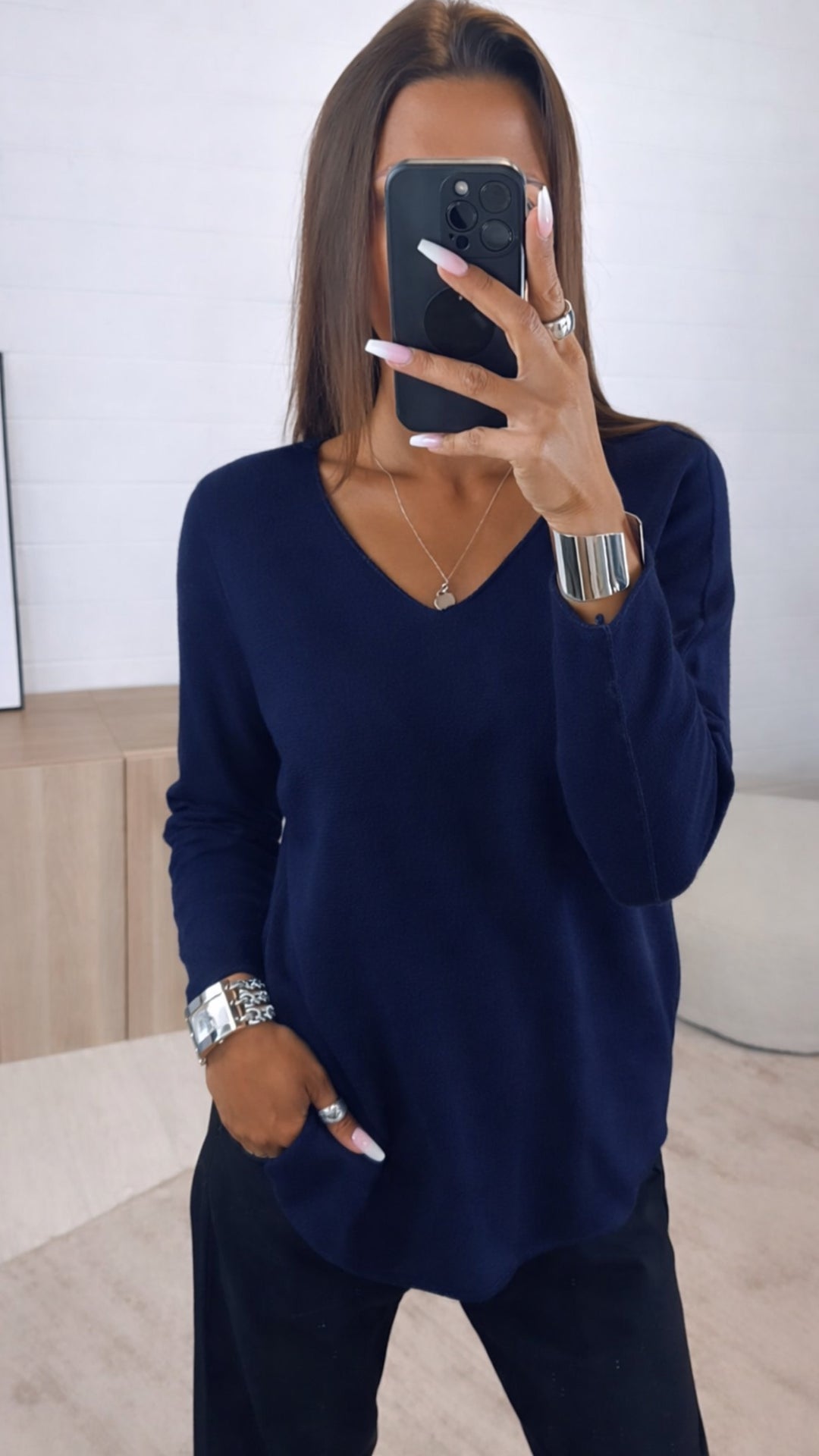 Leichter, super weicher Pullover, V-Ausschnitt / dunkel blau Art. 9073