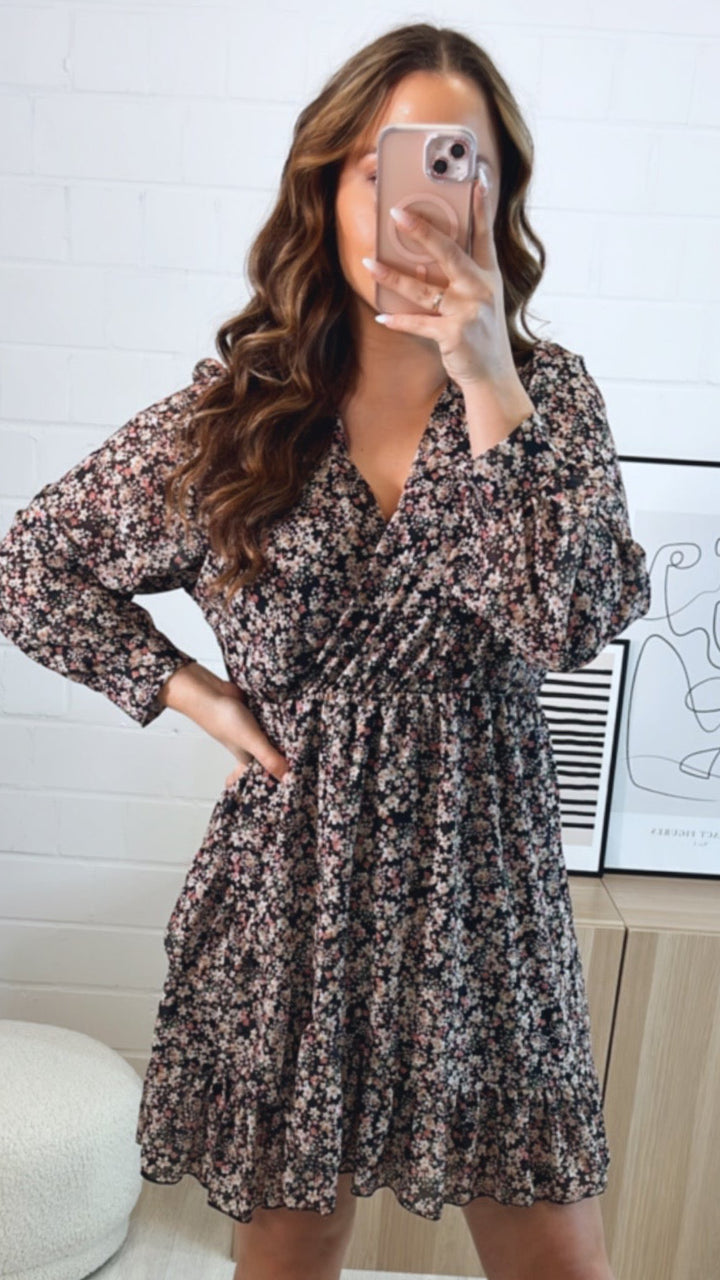FLORALES Chiffon Kleid in Wickeloptik / schwarz - rosa Art. 9608