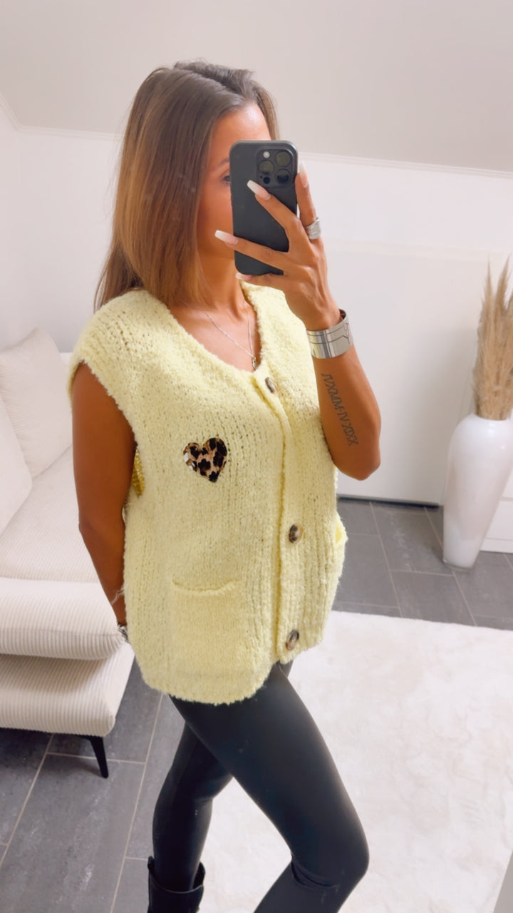 TEDDY / Bouclé Strick Weste mit Leo Herz / soft gelb Art. 12545
