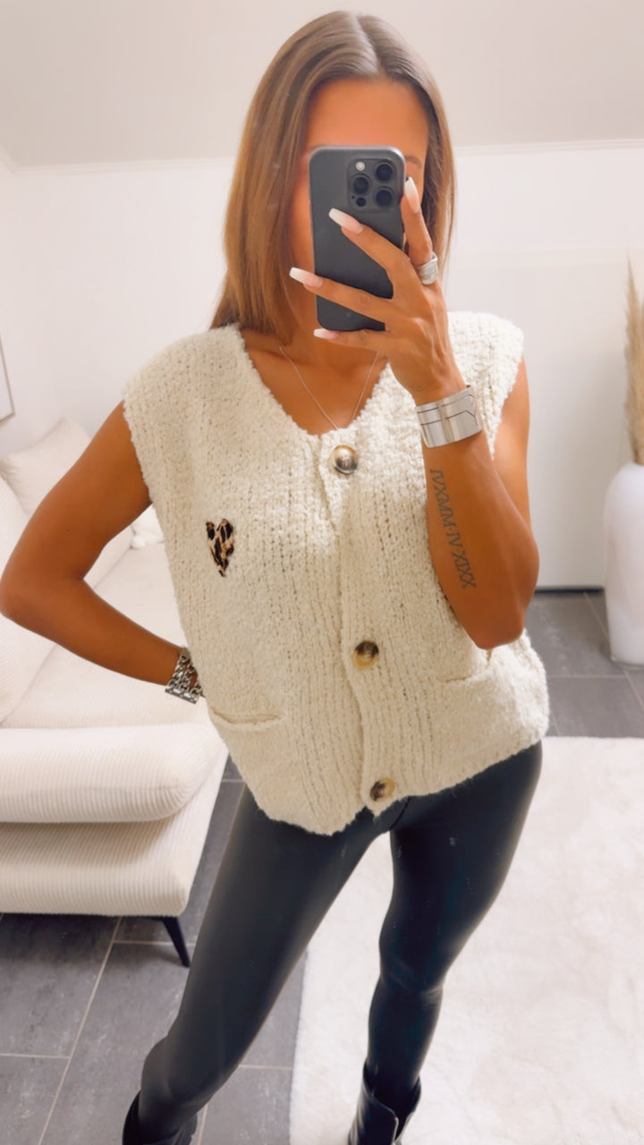 TEDDY Strick Weste mit Leo Herz / creme - beige Art. 12542