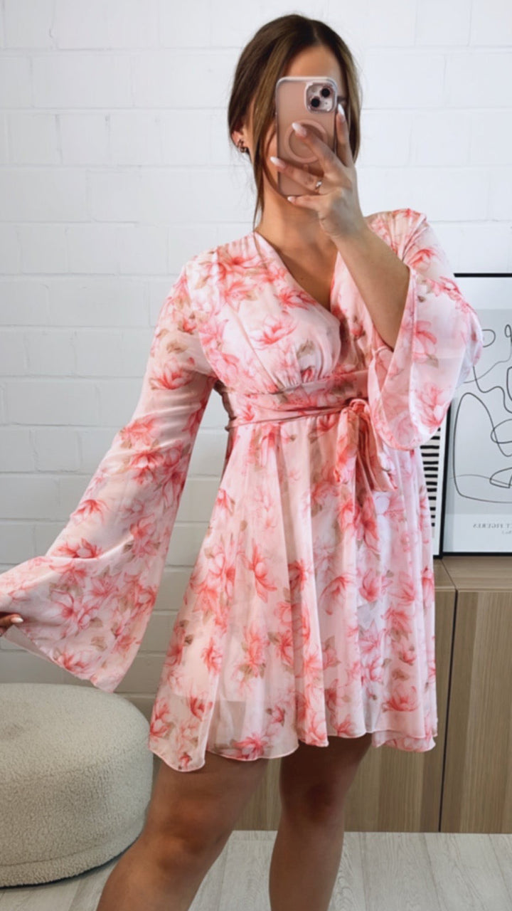 florales Kleid mit abgesetzter Taille / rosa - soft pink- beige Art. 9658